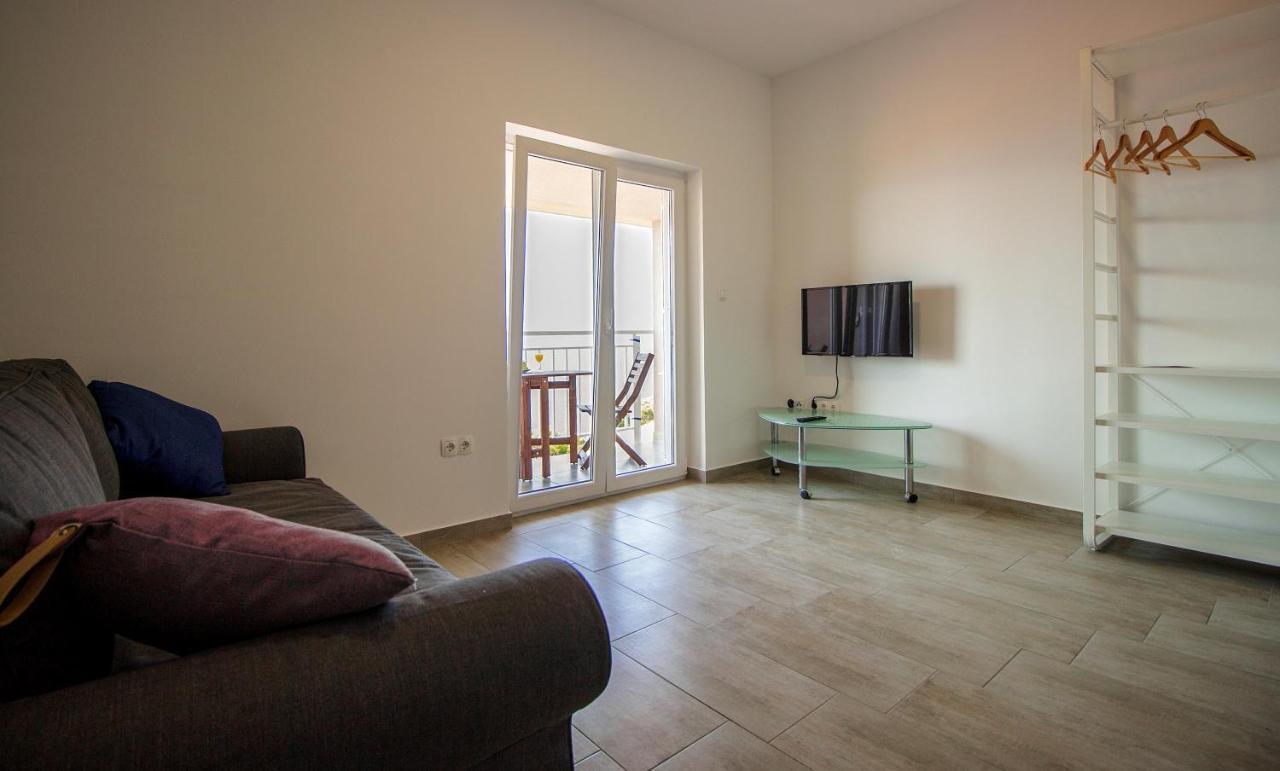 Apartments Zina ロクヴァ・ロゴズニツァ エクステリア 写真