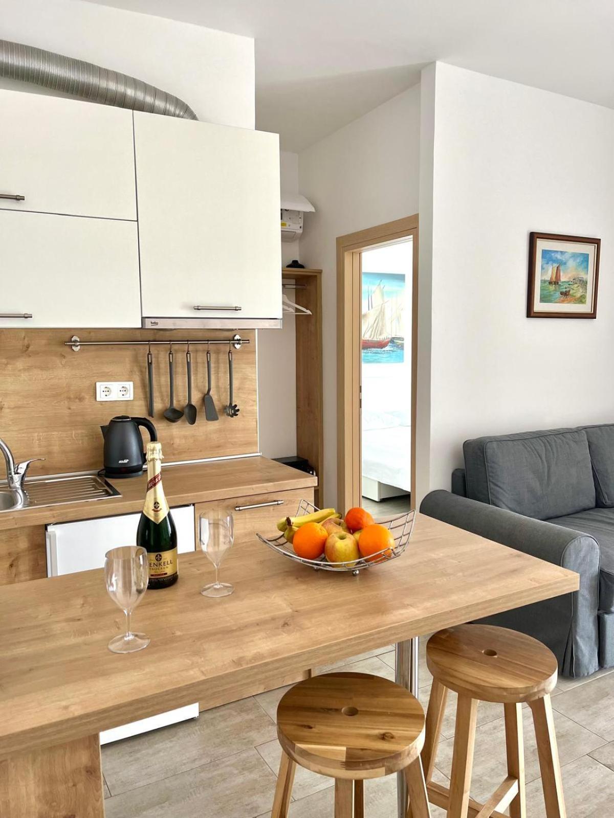 Apartments Zina ロクヴァ・ロゴズニツァ エクステリア 写真
